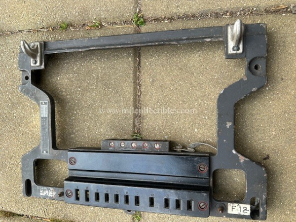 Luftwaffe, Aufhängerahmen für Umformer Fußplatte UF 10/S, Ln 27376. Originallack