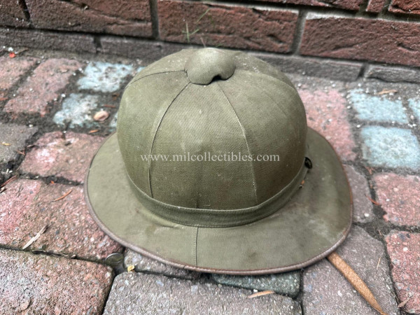 WWII German second pattern Heer Deutsches Afrikakorps (DAK) pith helmet,  marking "JHS"